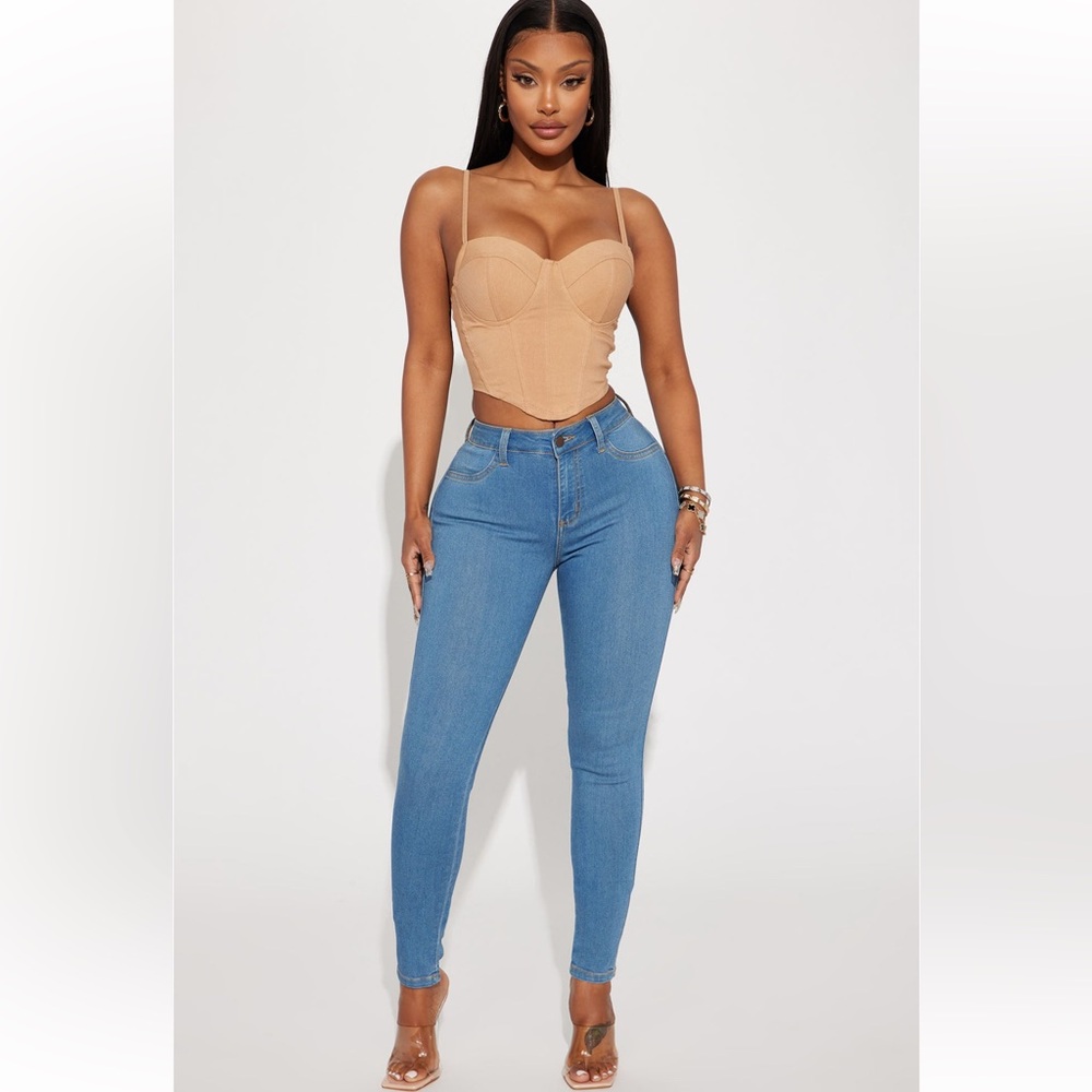 NWOT FASHION NOVA CLASSIC MID RISE SKINNY JEANS SIZE 5!